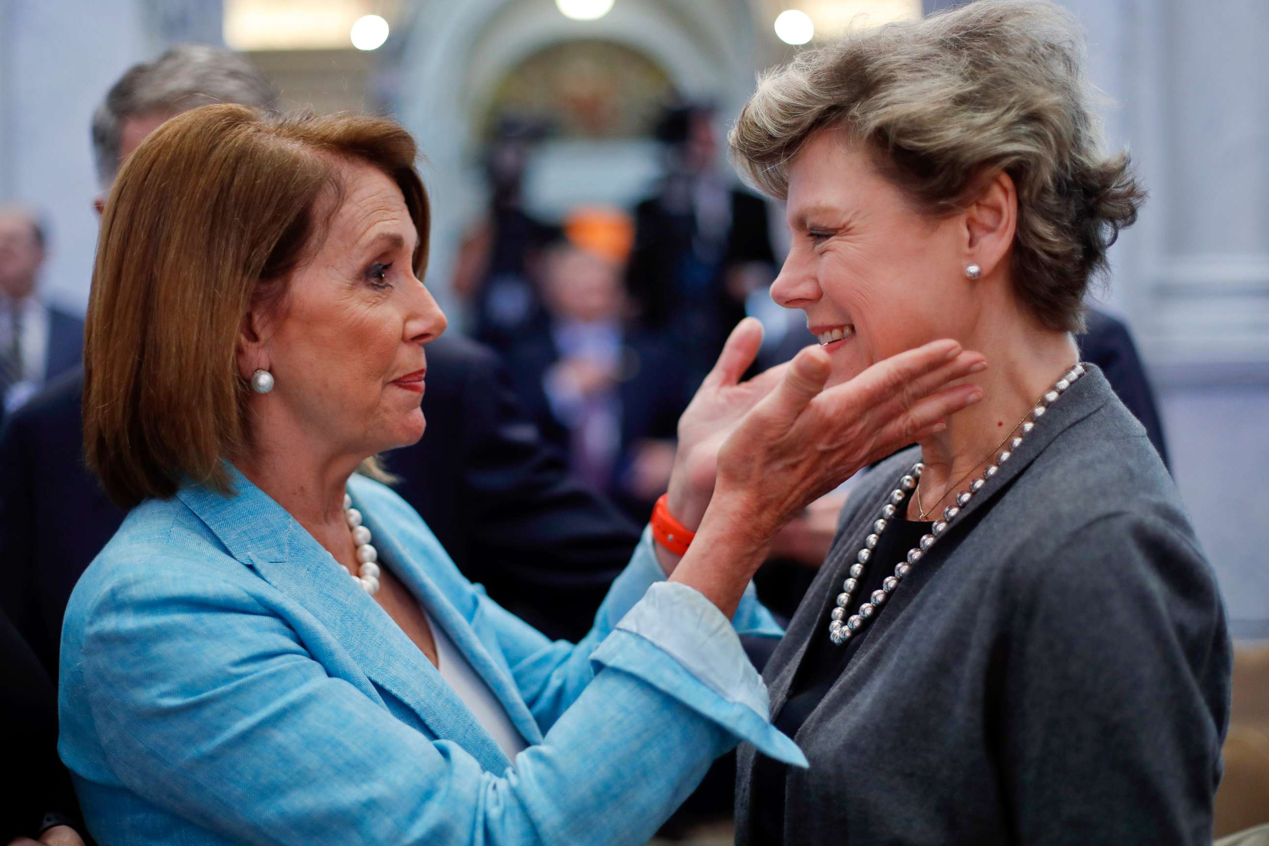 PHOTO: Nancy Pelosi, left, greets journalist Cokie Roberts in the Great Hall of the Library of Congress in Washington, Sept. 14, 2016.