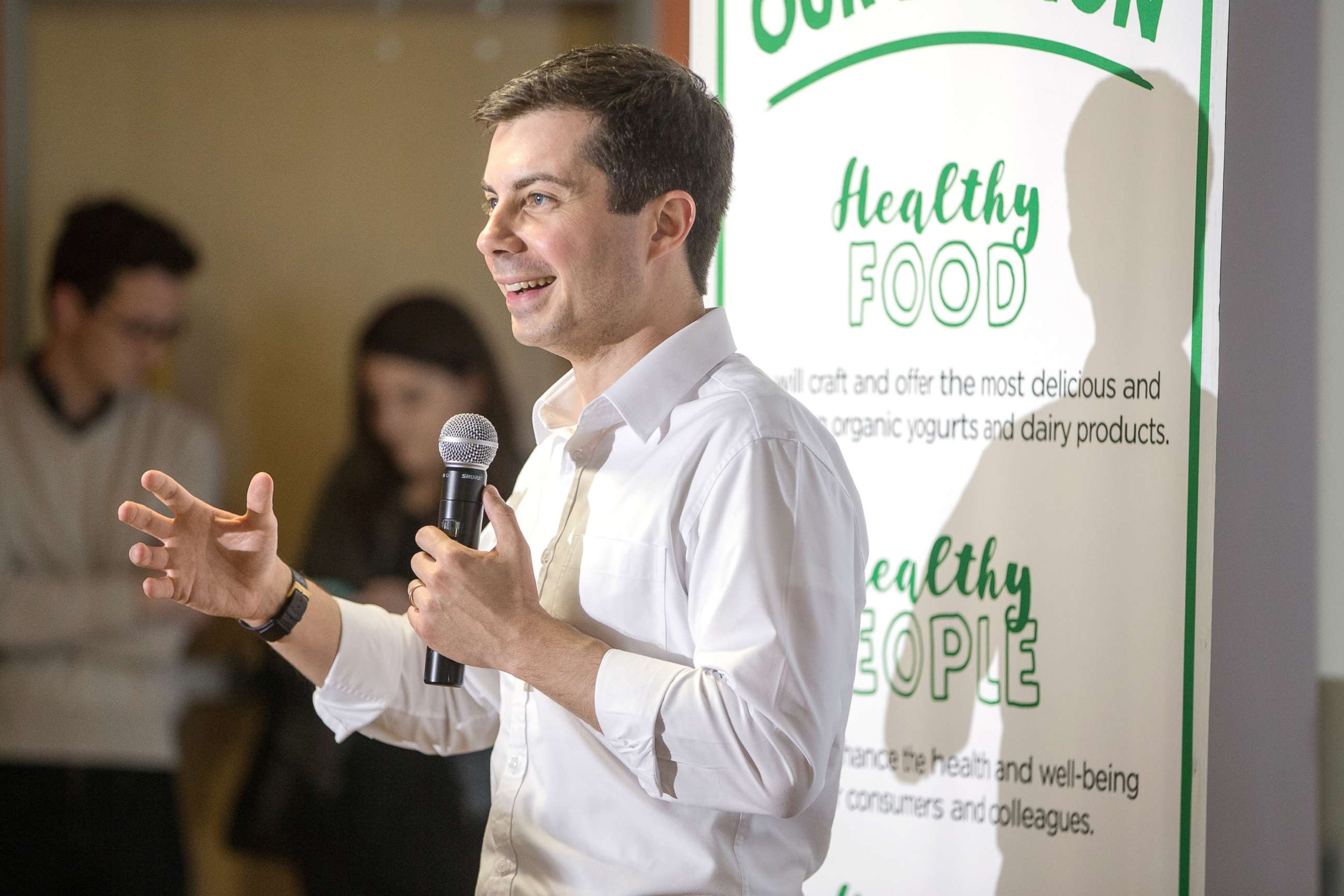 PHOTO: Democratic Presidential candidate, South Bend Mayor Pete Buttigieg speaks during a campaign stop at Stonyfield Farms on April 19, 2019 in Londonderry, N.H.