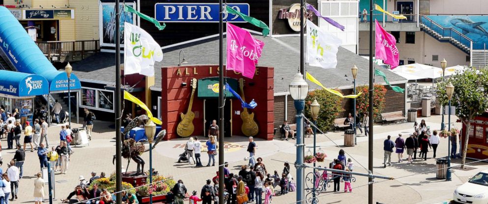 PHOTO: Consumers gather to watch the synchronized skydivers land at Pier 39 on Aug. 5, 2009, in San Francisco.