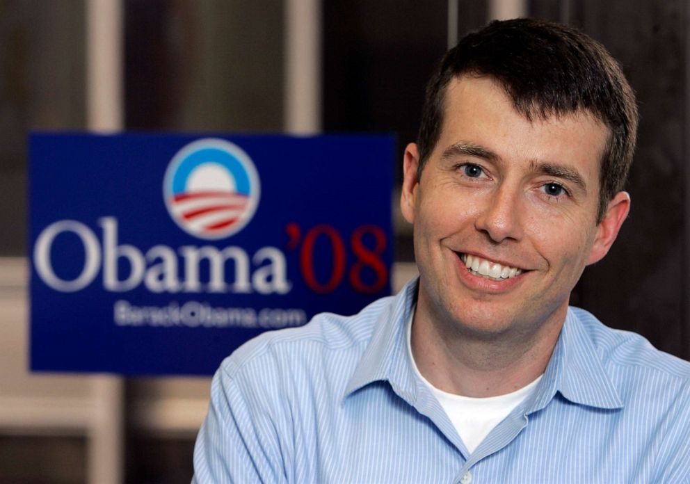 PHOTO: FILE PHOTO: David Plouffe, presidential campaign manager for Barack Obama poses in his Chicago campaign headquarters, May 10, 2007.