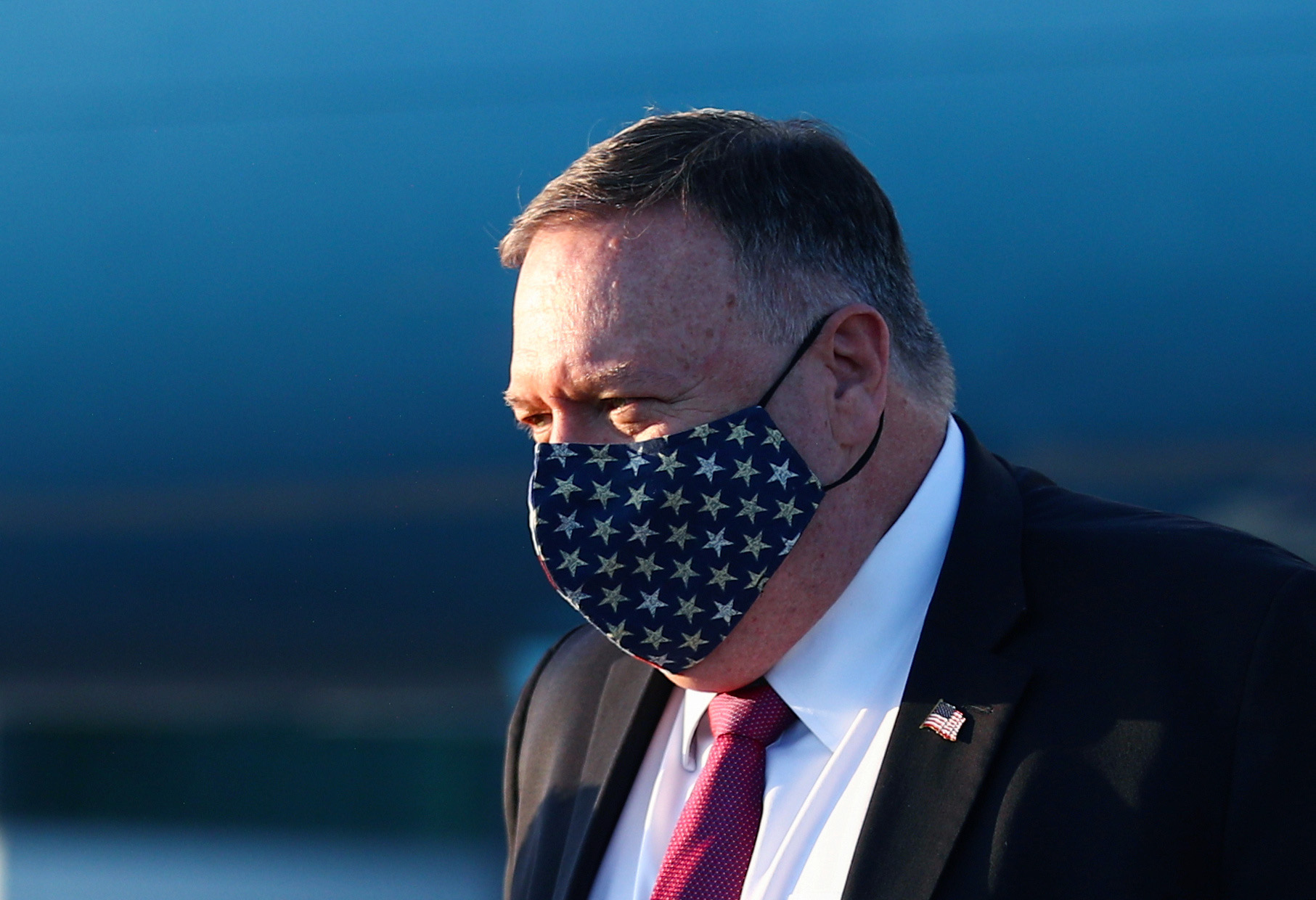 PHOTO: Secretary of State Mike Pompeo disembarks an airplane in London, July 20, 2020.