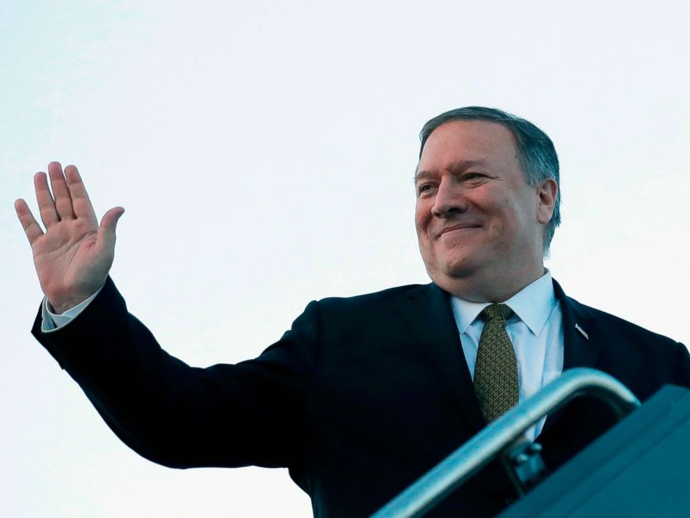 PHOTO: Secretary of State Mike Pompeo boards his plane in Kansas City, Miss., March 18, 2019.