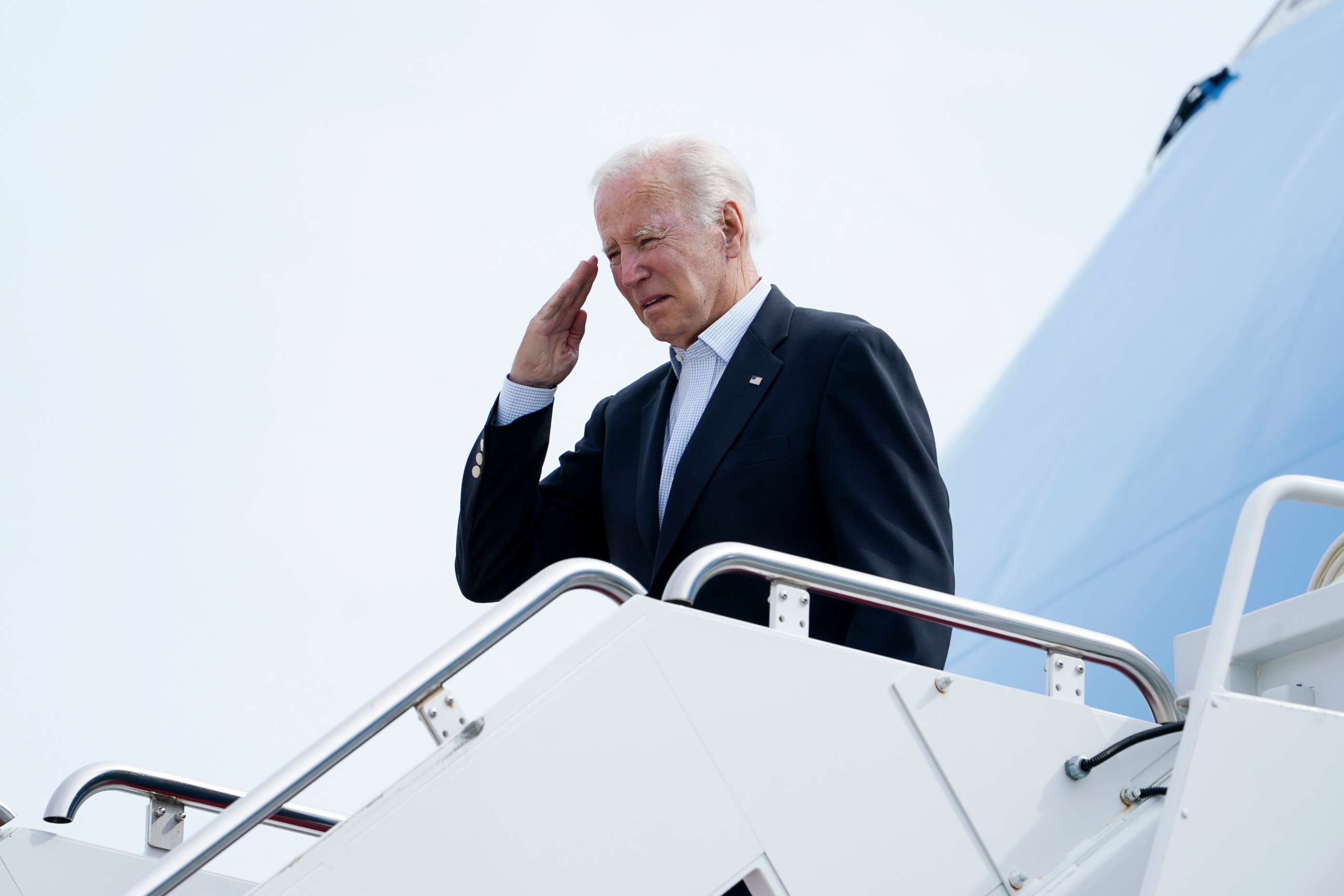 PHOTO: President Joe Biden salutes as he boards Air Force One at Andrews Air Force Base, Md., Sept. 5, 2022.