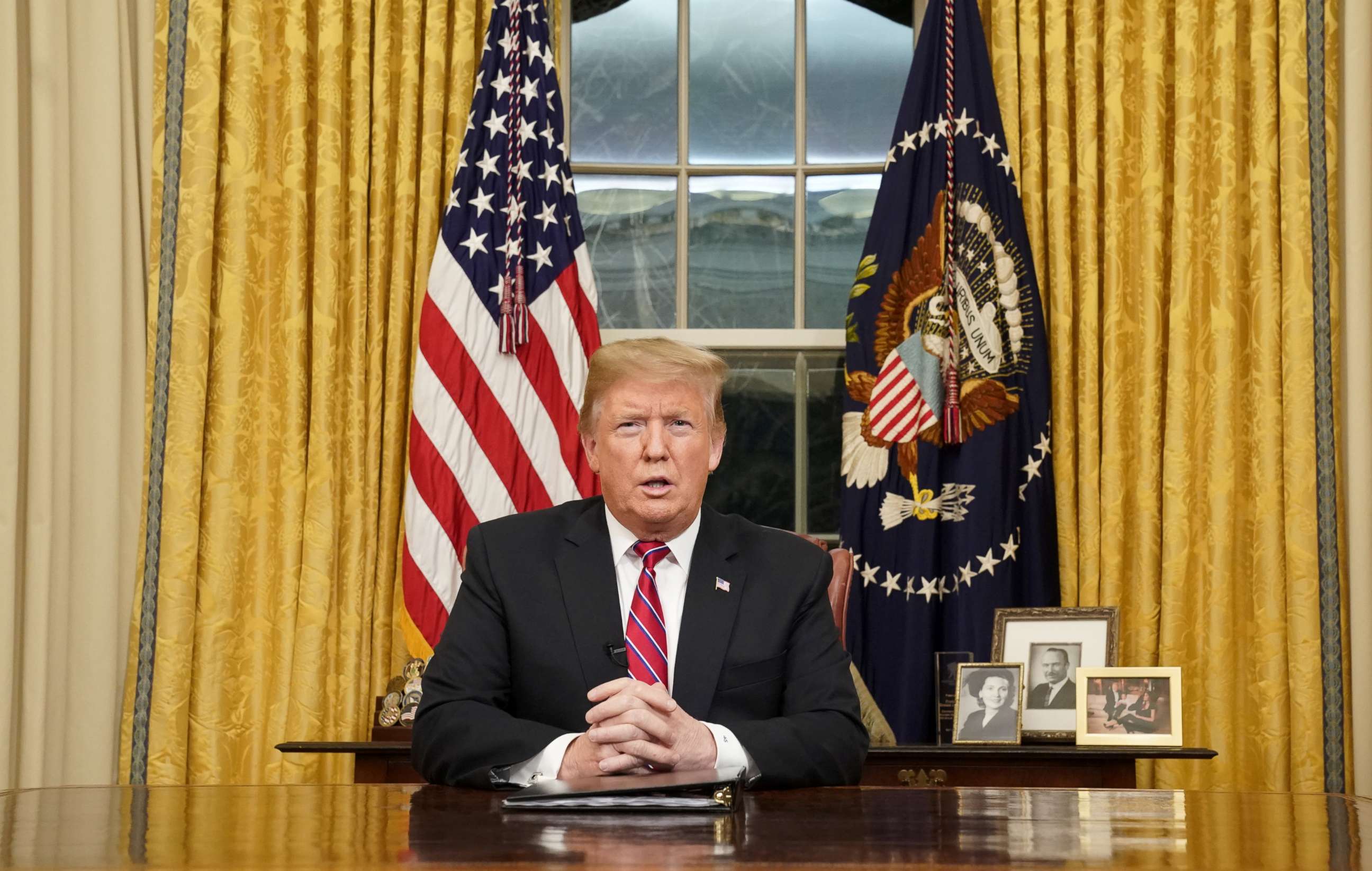 PHOTO: President Donald Trump deliver a televised address to the nation from his desk in the Oval Office about immigration and the southern U.S. border at the White House in Washington, Jan. 8, 2019.