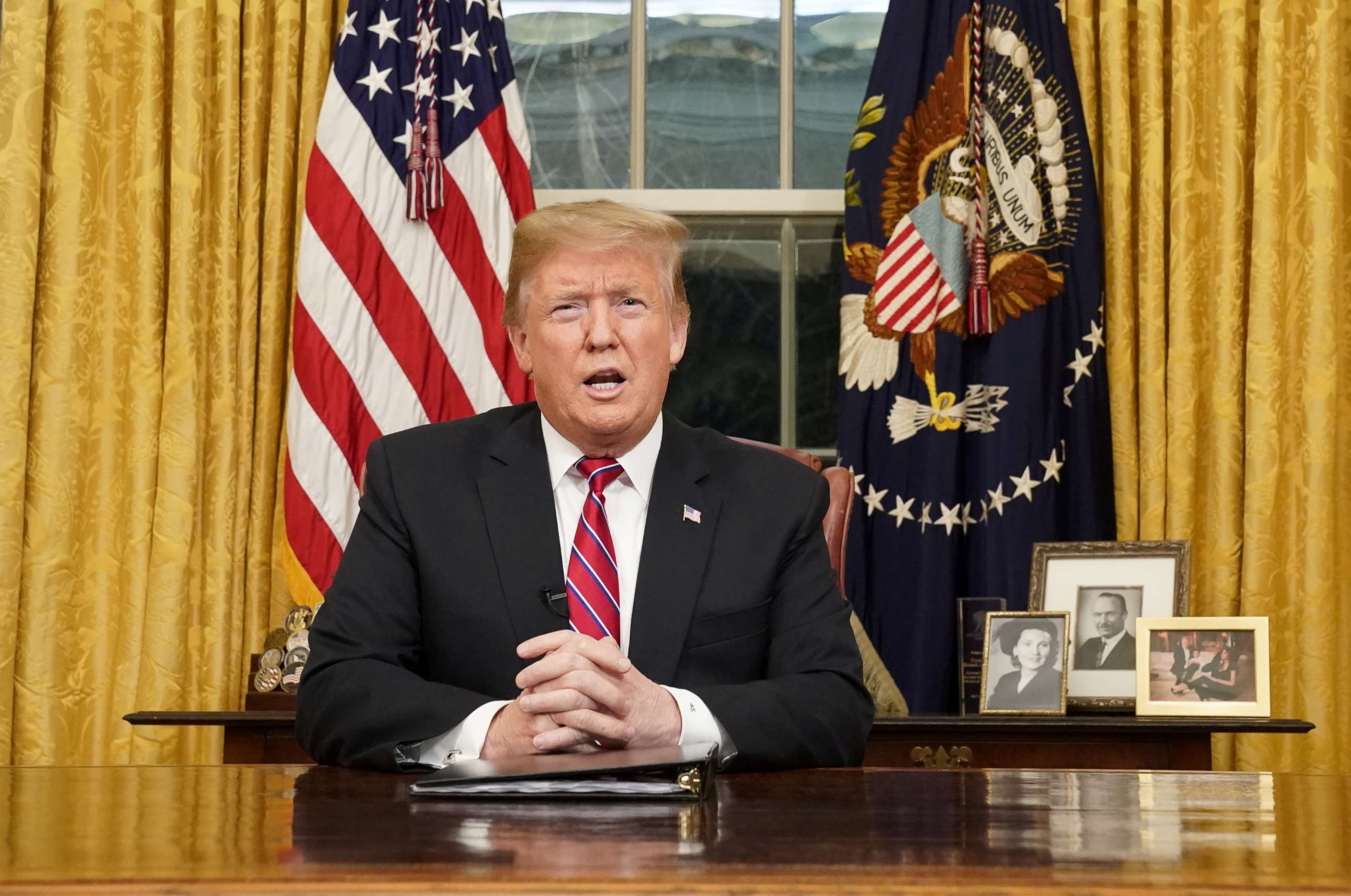 PHOTO: President Donald Trump delivers a televised address to the nation from his desk in the Oval Office about immigration and the southern U.S. border at the White House in Washington, Jan. 8, 2019.