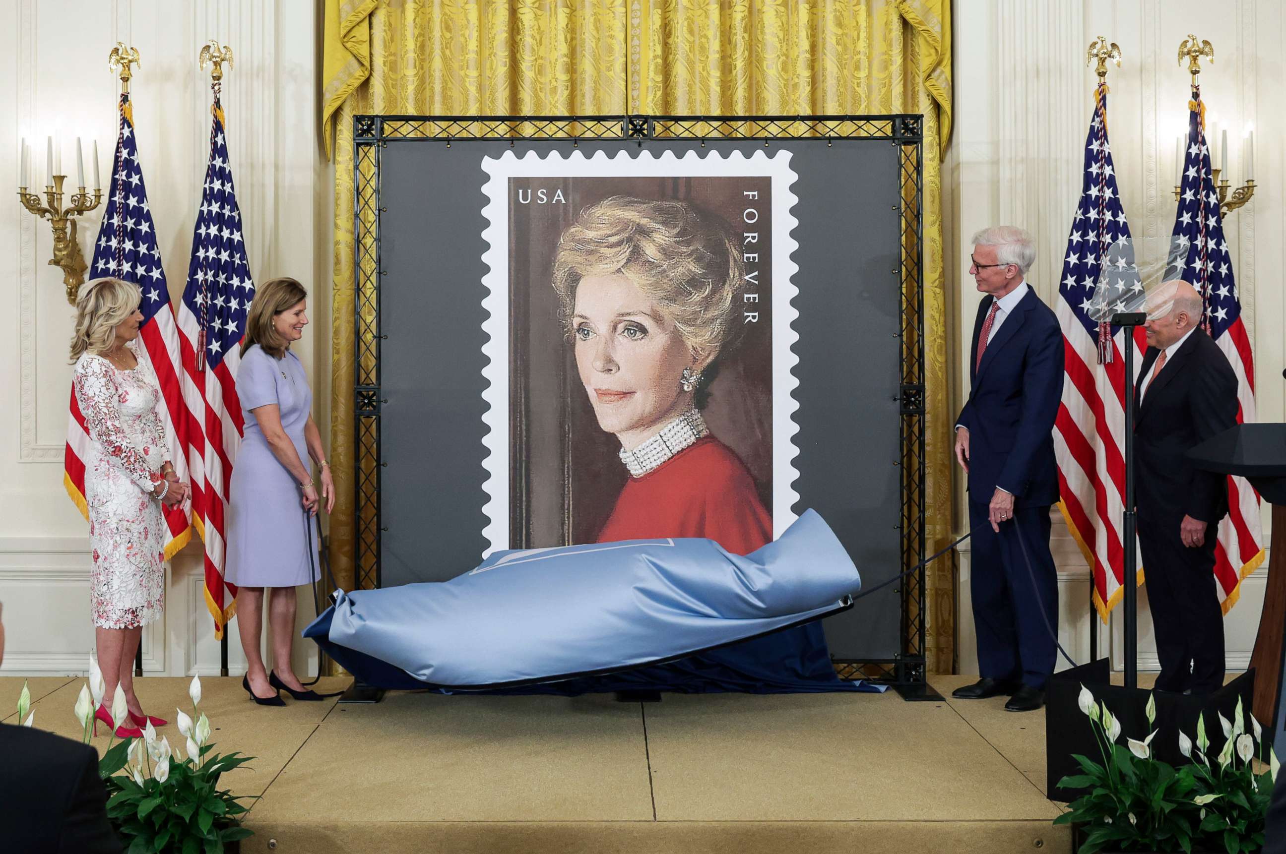 USPS Unveils Nancy Reagan Stamp - Newsroom 