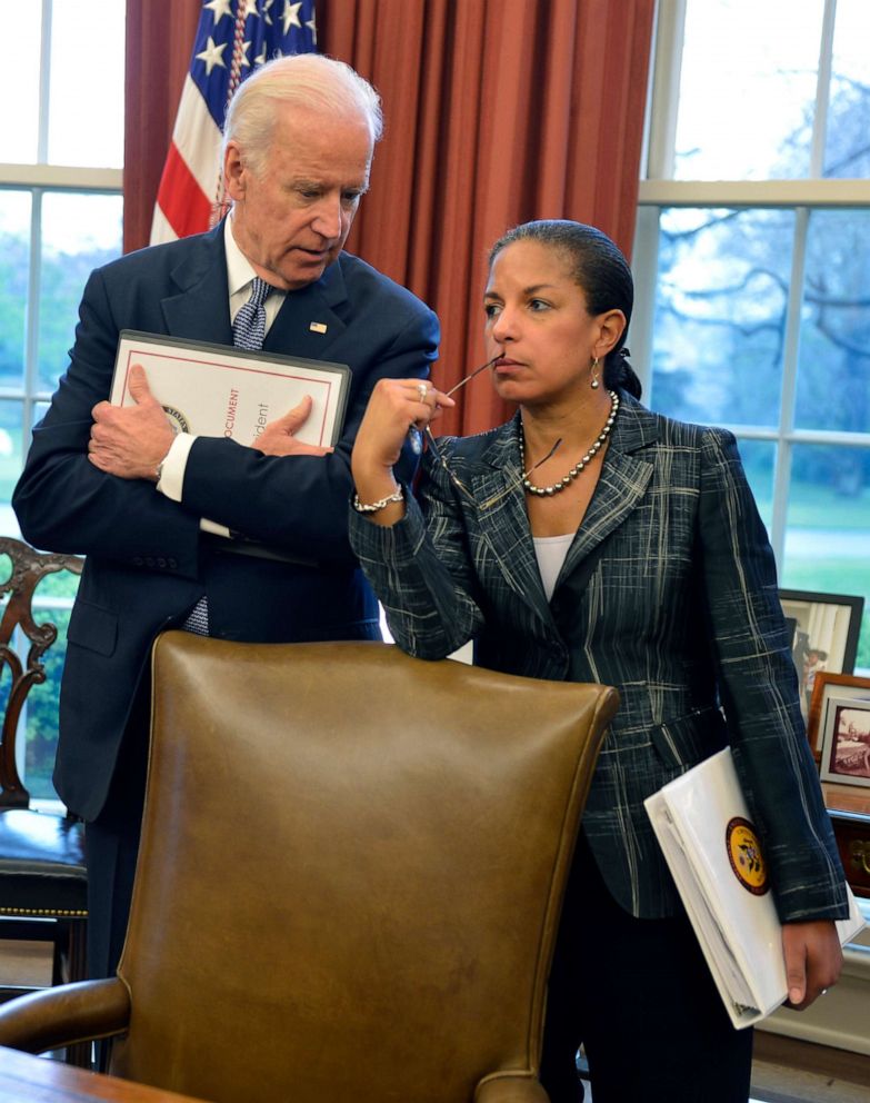 PHOTO: Joe Biden and Susan Rice confer as President Barack Obama and Iraqi Prime Minister Haider al-Abadi brief the press in the Oval Office of the White House, April 14, 2015, in Washington, D.C.