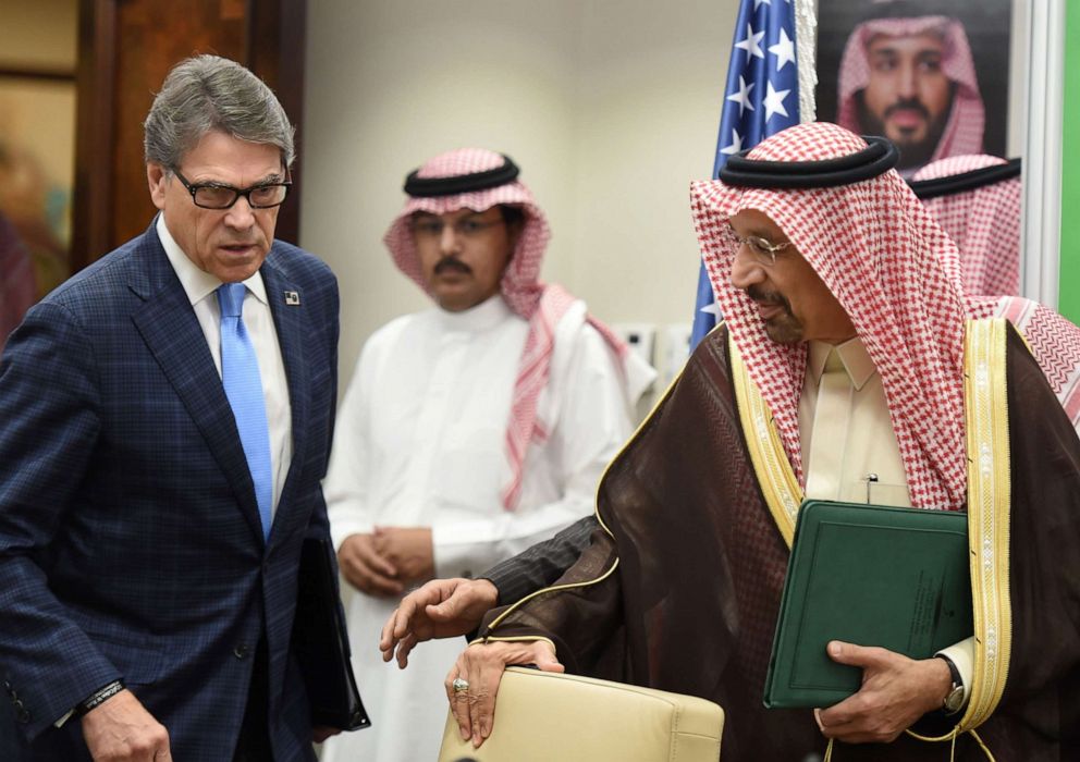 PHOTO: Energy Secretary Rick Perry and Saudi Energy Minister Khaled al-Falih arrive for a signing ceremony of a memorandum understanding on carbon management between Saudi Arabia and the U.S., Dec. 4, 2017 in Riyadh.