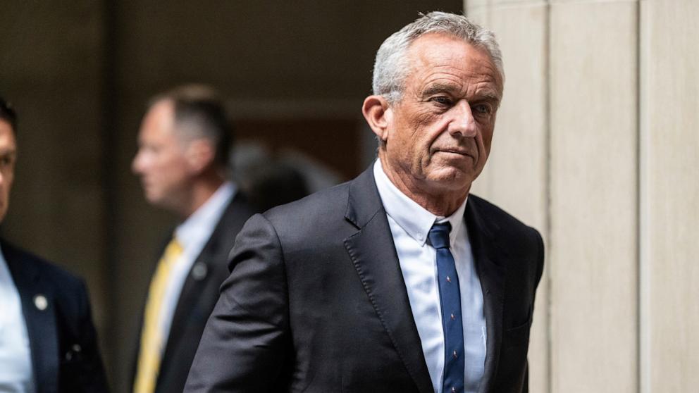 PHOTO: Robert F. Kennedy Jr. exits the Nassau County Supreme Court in Mineola, N.Y., Aug., 21, 2024.