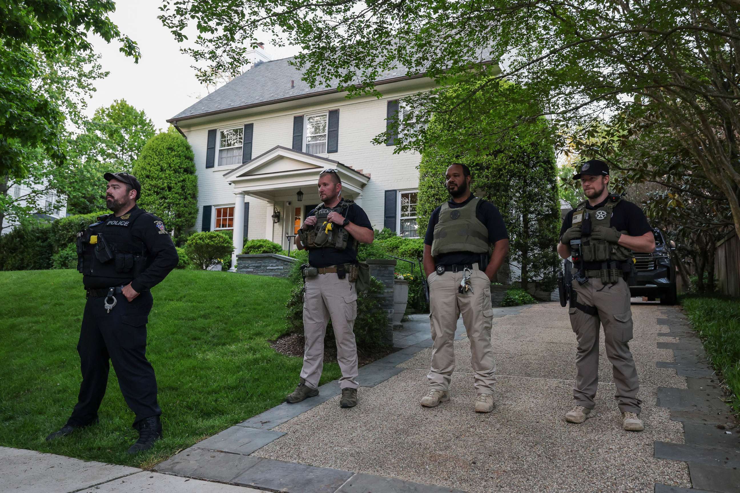PHOTO: Police stand outside the home of U.S. Supreme Court Chief Justice John Roberts as abortion-rights advocates protest on May 11, 2022 in Chevy Chase, Md.