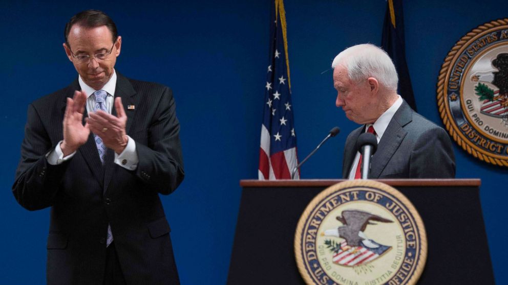 PHOTO: Deputy Attorney General Rod Rosenstein applauds after Attorney General Jeff Sessions, right, made an announcement on efforts to reduce transitional crime during a press conference at the U.S. Attorney's Office in Washington, Oct, 15, 2018.