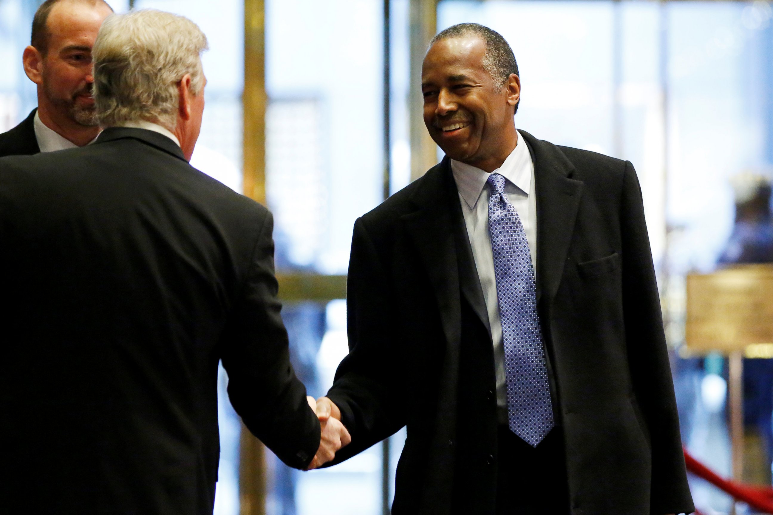 PHOTO: Ben Carson, President-elect Donald Trump's nominee to be secretary of housing and urban development, smiles as he enters the lobby of Trump Tower in New York, Dec. 12, 2016.