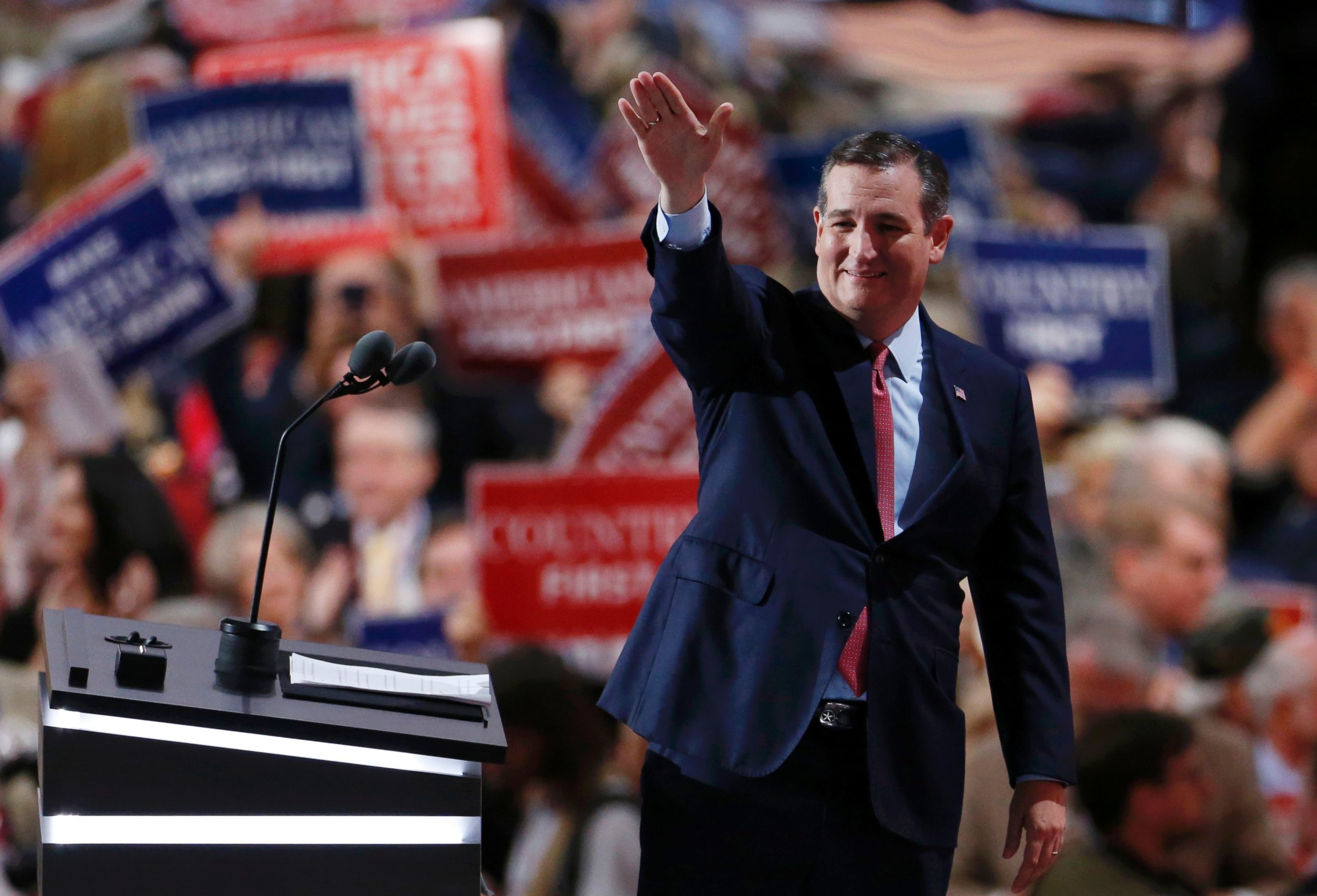 PHOTO: Senator Ted Cruz take the stage on the third day of the Republican National Convention in Cleveland, July 20, 2016.