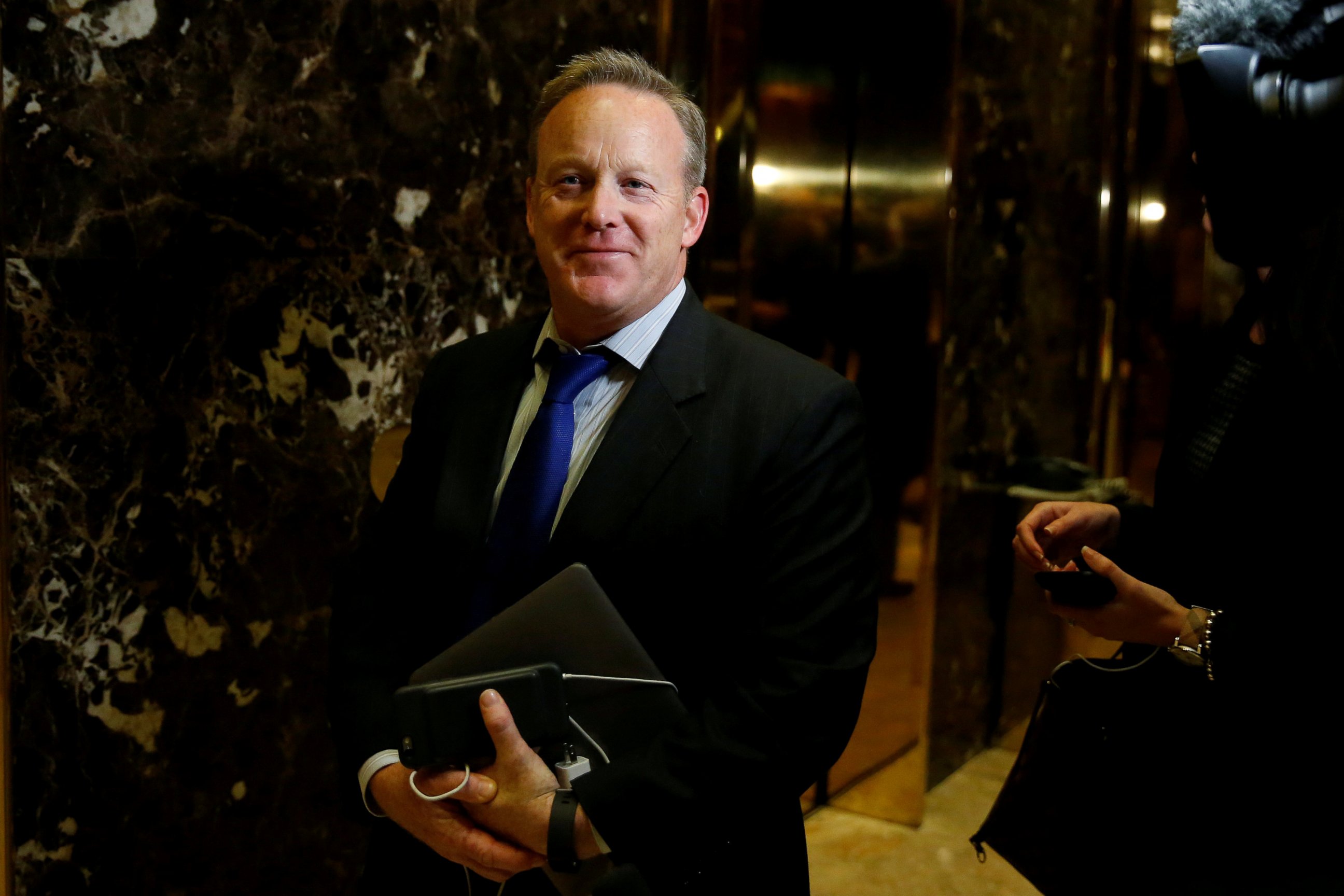 PHOTO: Sean Spicer arrives in the lobby of Republican president-elect Donald Trump's Trump Tower in New York, Nov. 14, 2016.