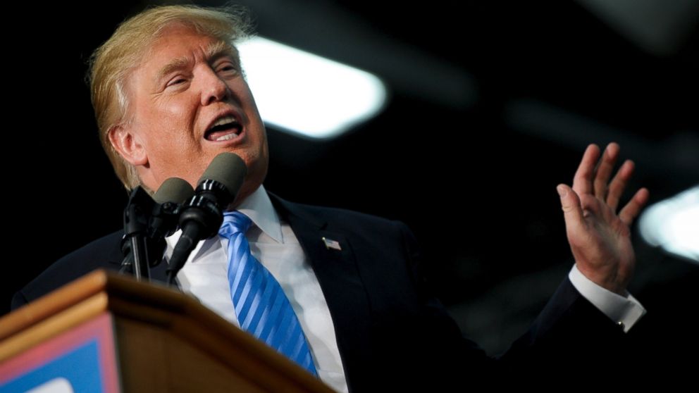 U.S. Republican presidential candidate Donald Trump speaks at a campaign stop in Spencer, Iowa, Dec. 5, 2015.