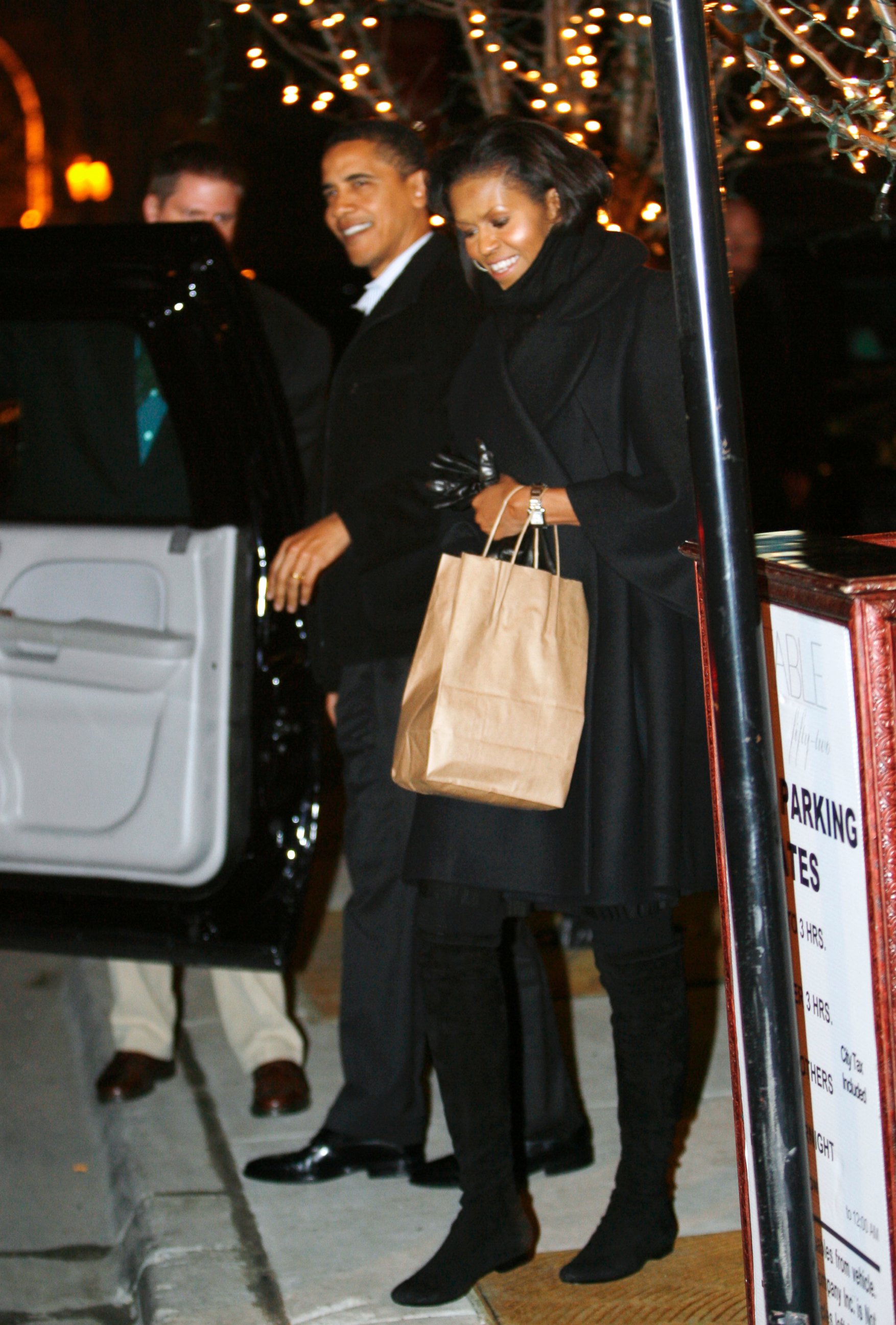 PHOTO: President Barack Obama and first lady Michelle Obama depart Table 52 restaurant after enjoying a Valentine's Day dinner together in Chicago, Ill. on Feb. 14, 2009.