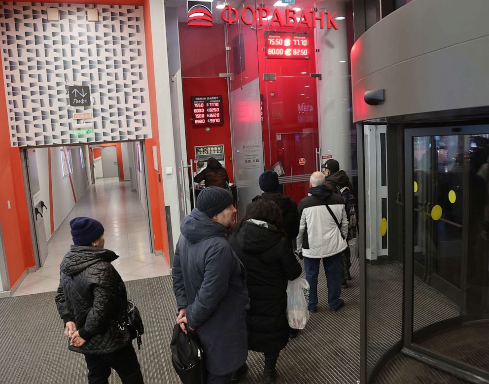 PHOTO: People line up to the exchange office of the Fora bank to buy or sell U.S. dollars and Euros at the shopping center, March 6, 2023 in Moscow.