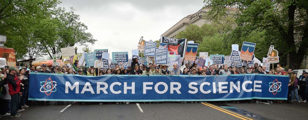PHOTO: Participants in the Science March on Washington march along Constitution Avenue to the U.S. Capitol, April 22, 2017.