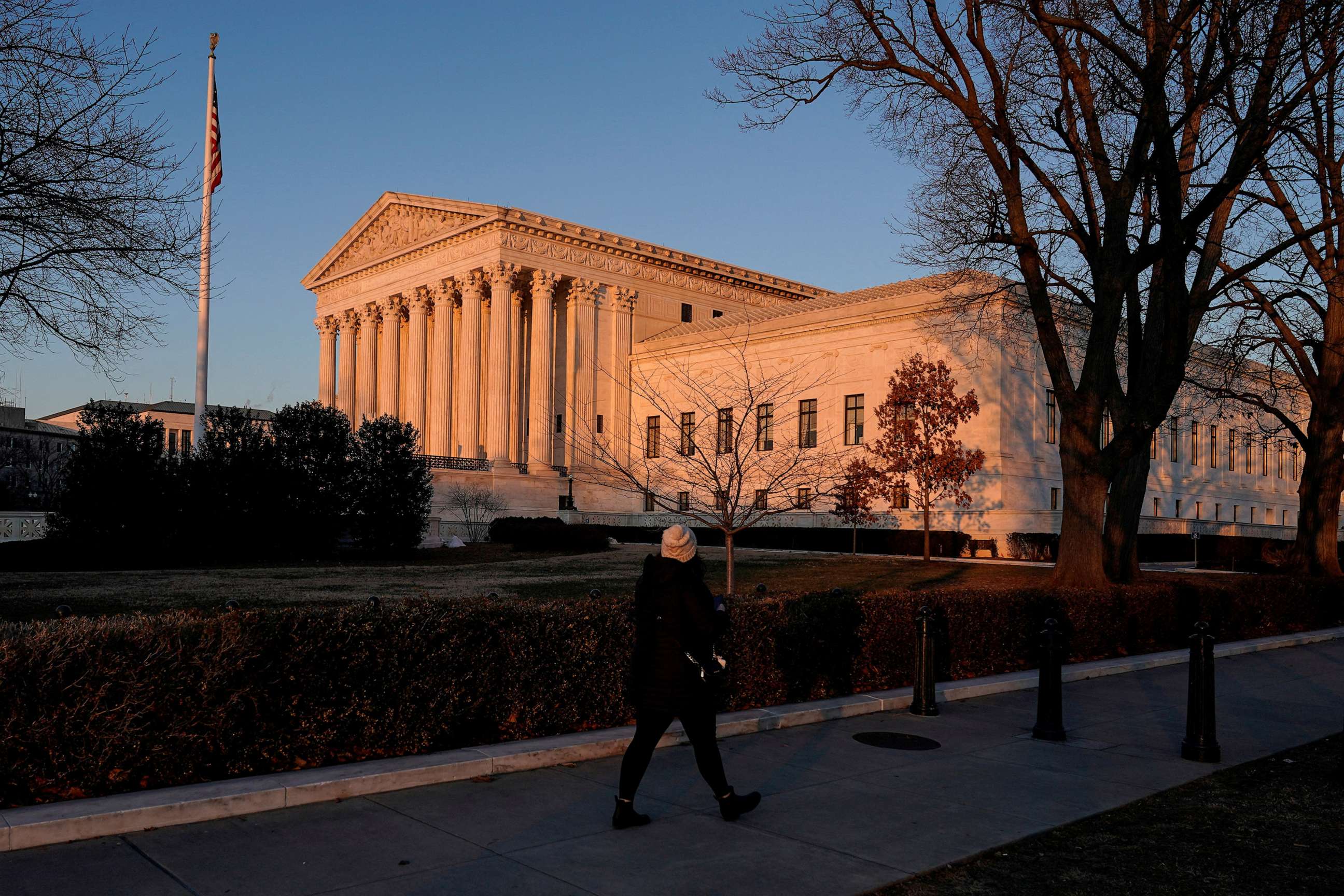 PHOTO: The sun sets on the U.S. Supreme Court in Washington, D.C., Jan. 26, 2022.