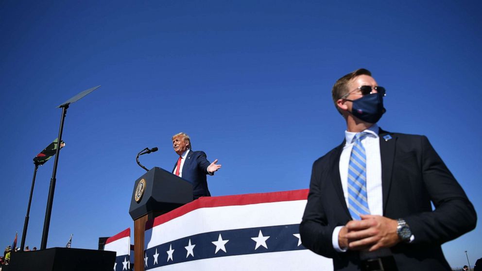 PHOTO: A US secret service agent stands guard as President Donald Trump speaks during a rally at Prescott Regional Airport in Prescott, Ariz., Oct. 19, 2020.