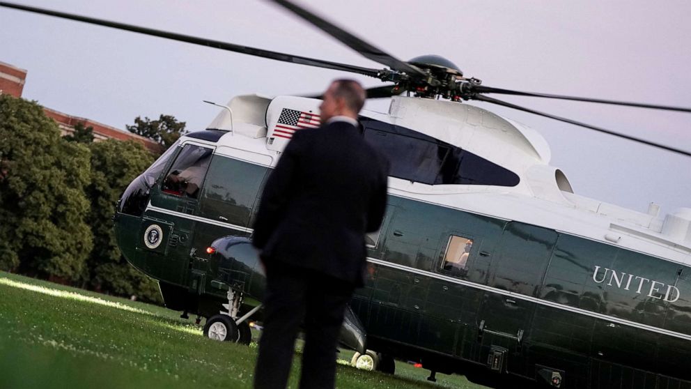 Photo: A Secret Service agent stands after Marine One on July 10, 2022 at Fort McNair in Washington, DC.