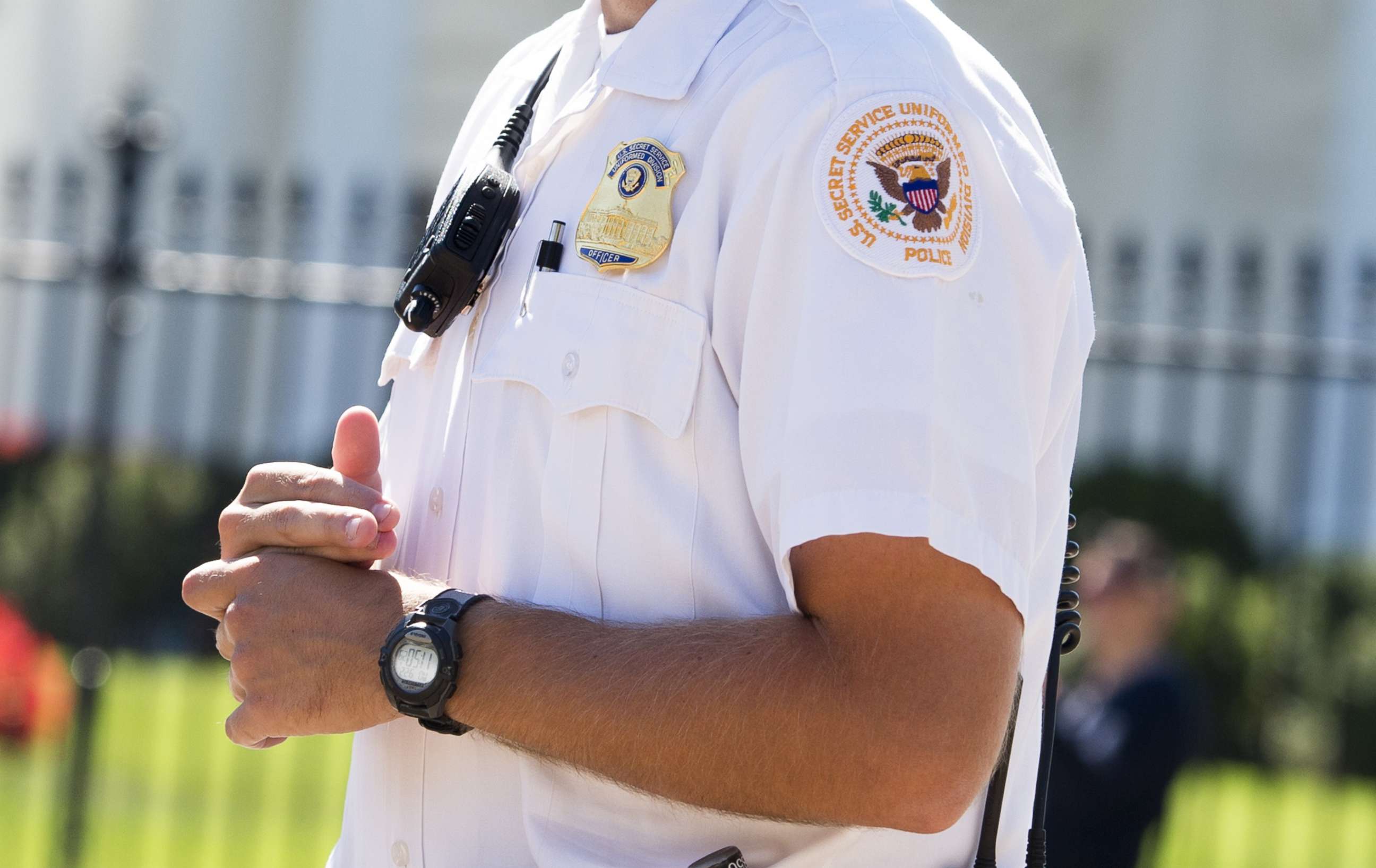 PHOTO: A member of the U.S. Secret Service Uniformed Division patrols outside the White House in Washington, Sept. 22, 2014.