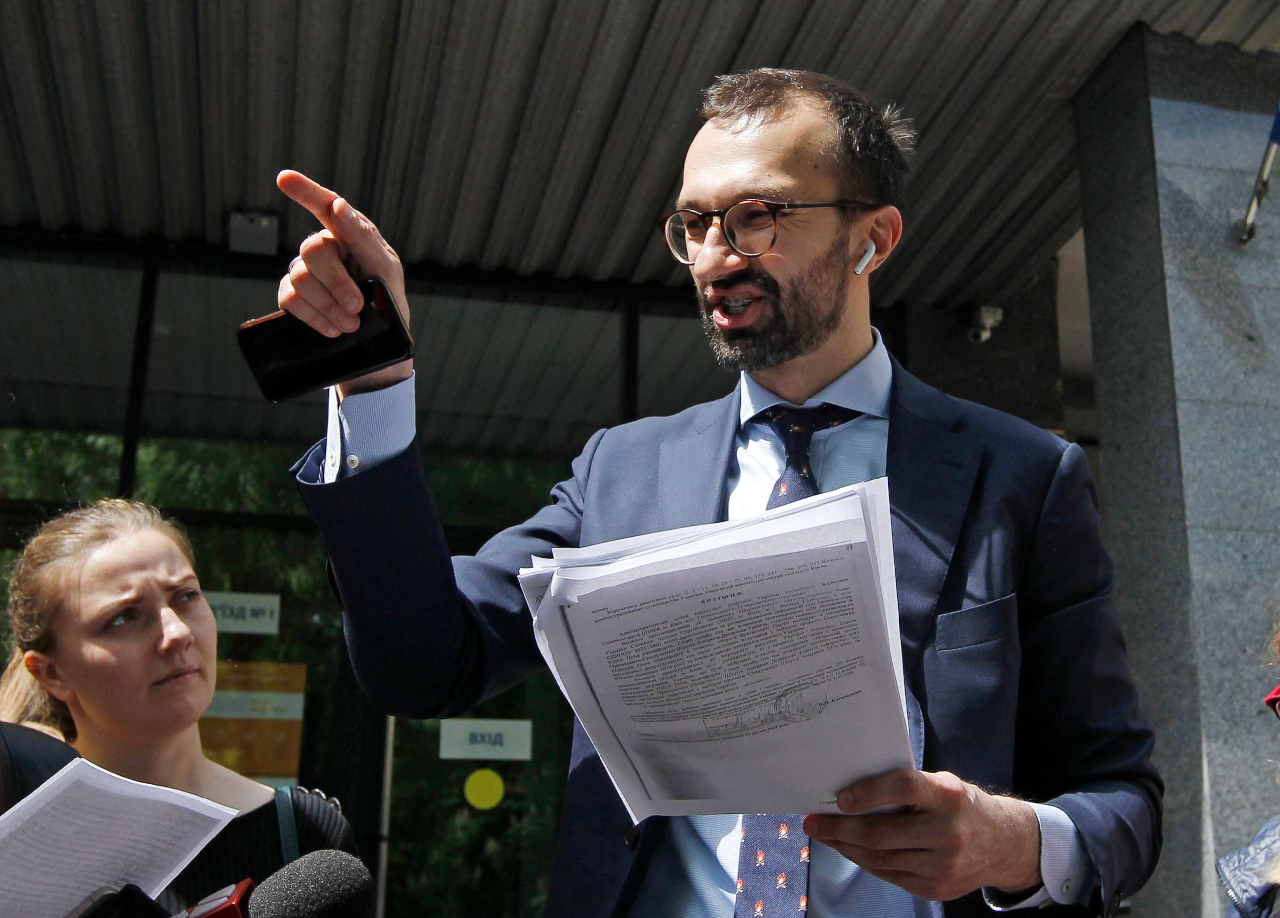 PHOTO: Ukrainian lawmaker Sergiy Leschenko speaks and shows documents to journalists in front of a courthouse in Kyiv, Ukraine, on May 13, 2019.