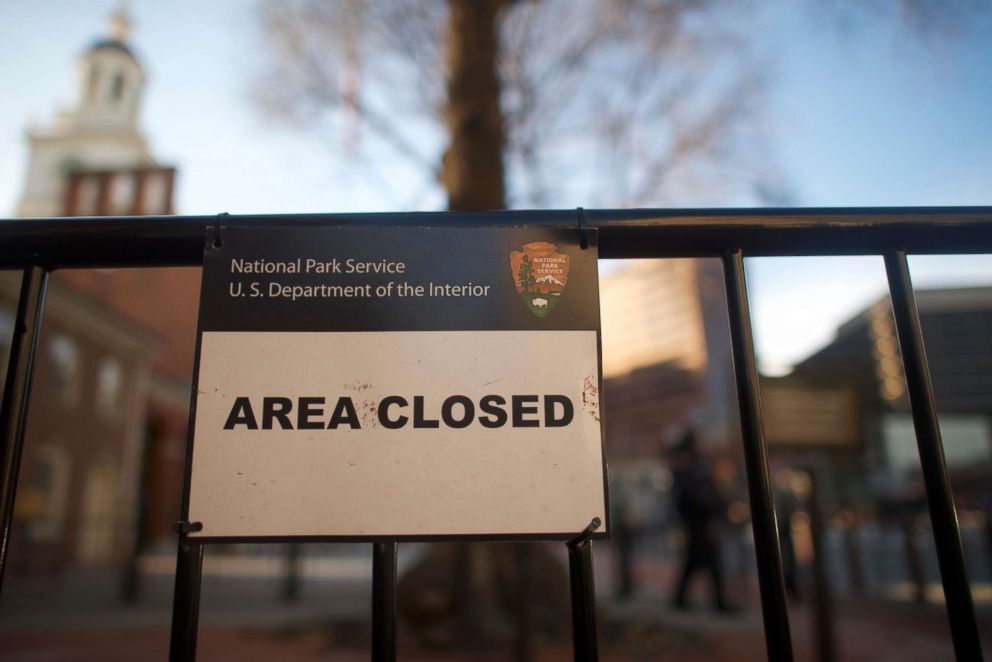 PHOTO: A closed sign is posted in front of the shuttered Independence Hall after the government shutdown, Jan. 20, 2018 in Philadelphia, Pa. 