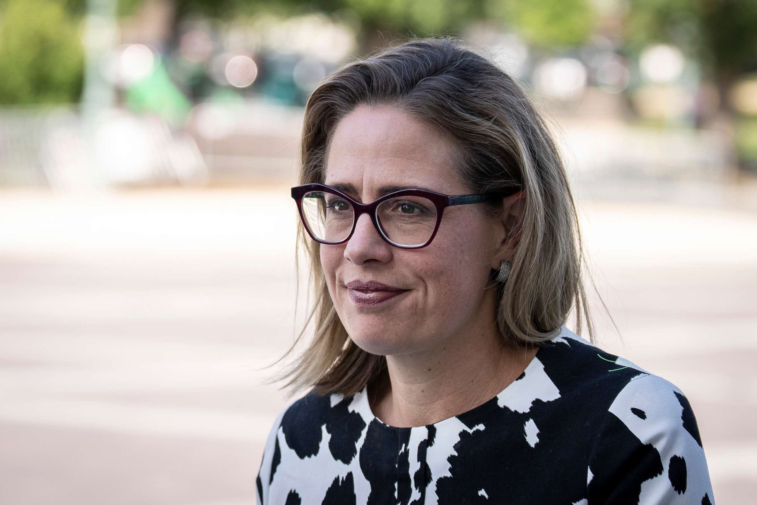 PHOTO: Sen. Kyrsten Sinema arrives at the Capitol for a vote, Aug. 3, 2022.