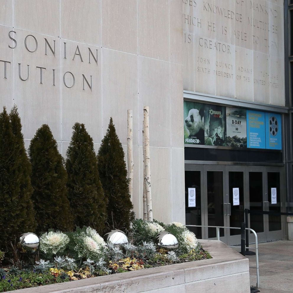 During Shutdown Janitors Security Guards And Other Federal