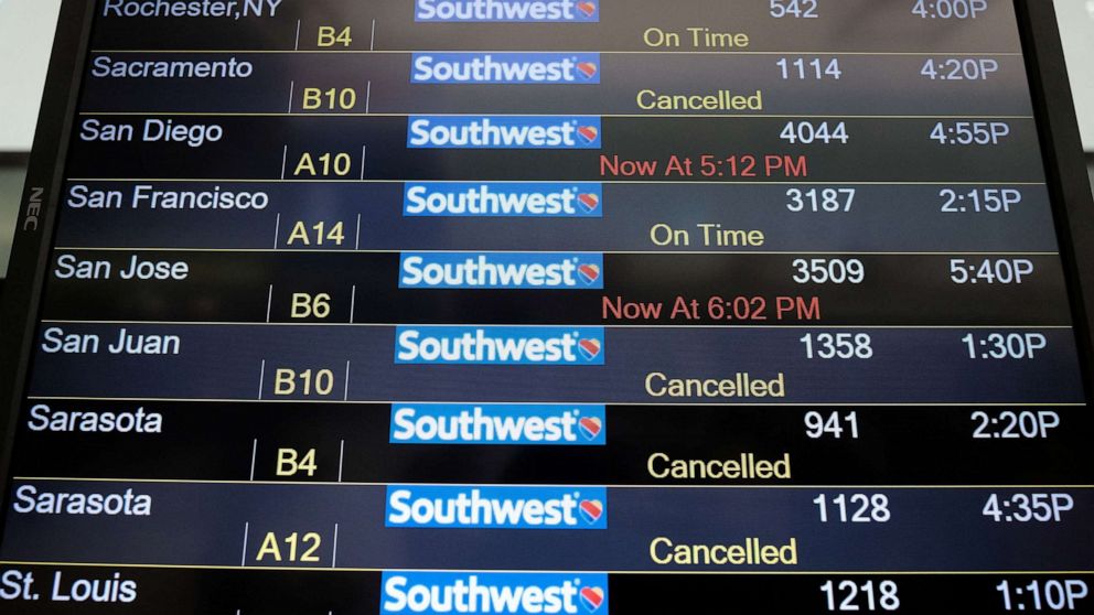 PHOTO: Travelers at Baltimore Washington International airport deal with the impact of Southwest Airlines canceling more than 12,000 flights around the Christmas holiday weekend across the country and in Baltimore, Md., Dec. 27, 2022.