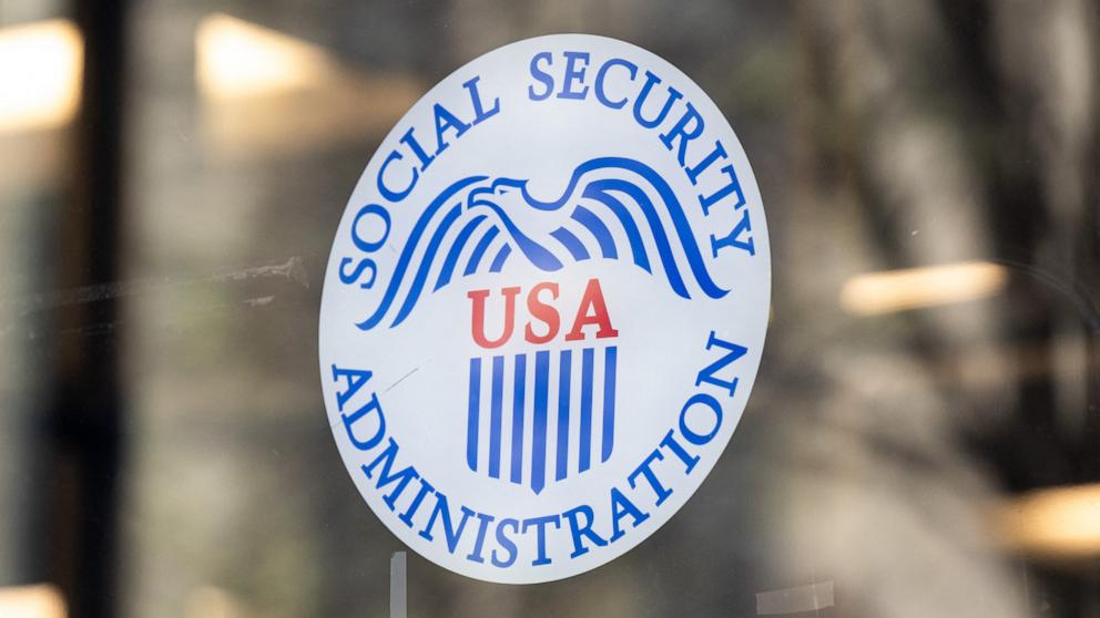 PHOTO: US-POLITICS-TRUMP-REFORM-SOCIALSECURITY