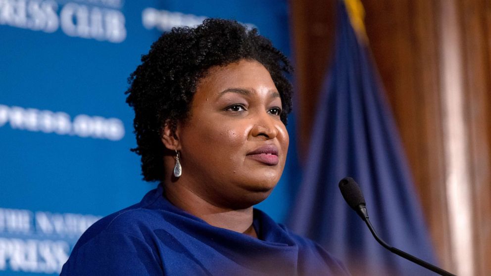 Stacey Abrams apologizes for going maskless at Atlanta school - ABC News