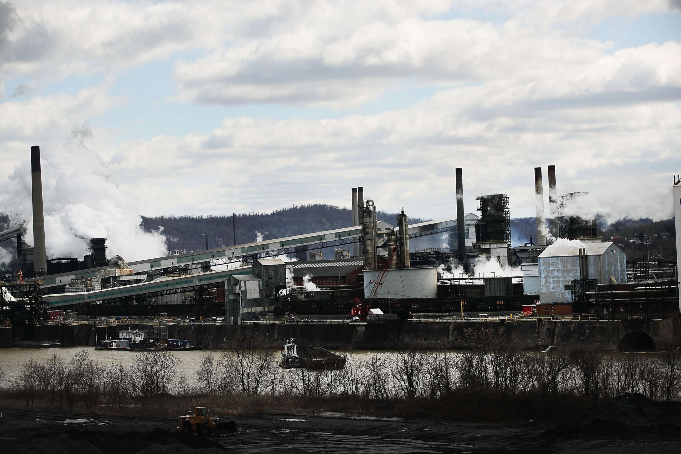 PHOTO: The United States Steel Corporation plant stands in the town of Clairton, Penn., March 2, 2018.  President Trump signed off on tariffs that the administration believes will help strengthen and improve the nation’s steel and aluminum industries.