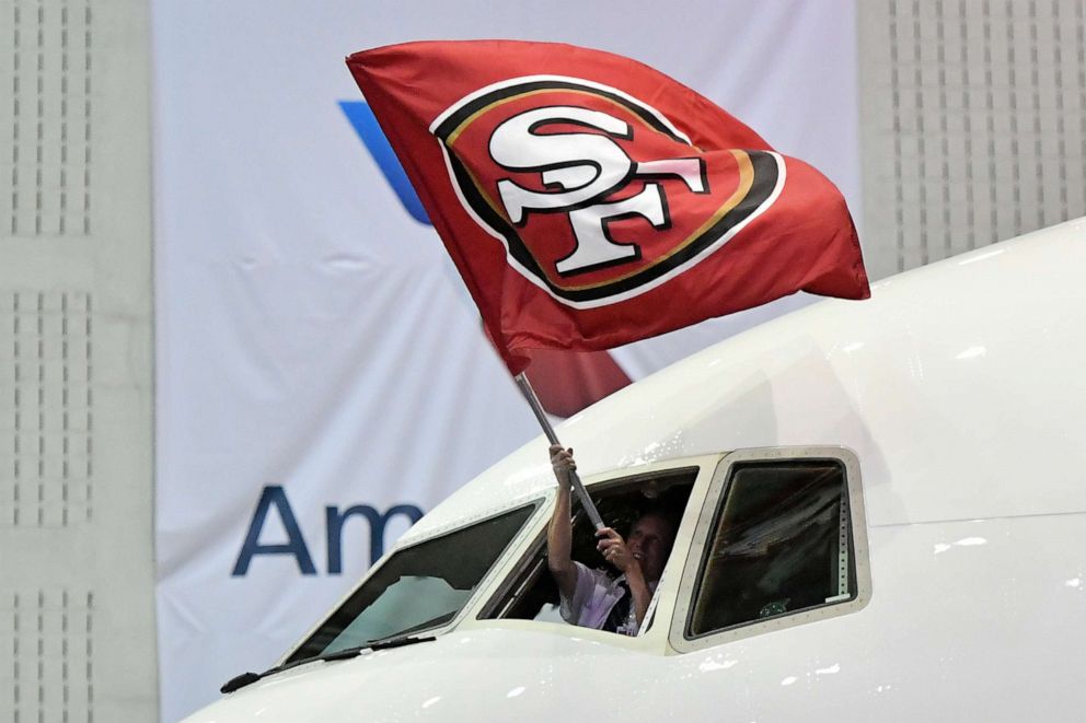 PHOTO: The San Francisco 49ers arrive at Miami International airport in Miami, Jan. 26, 2020.