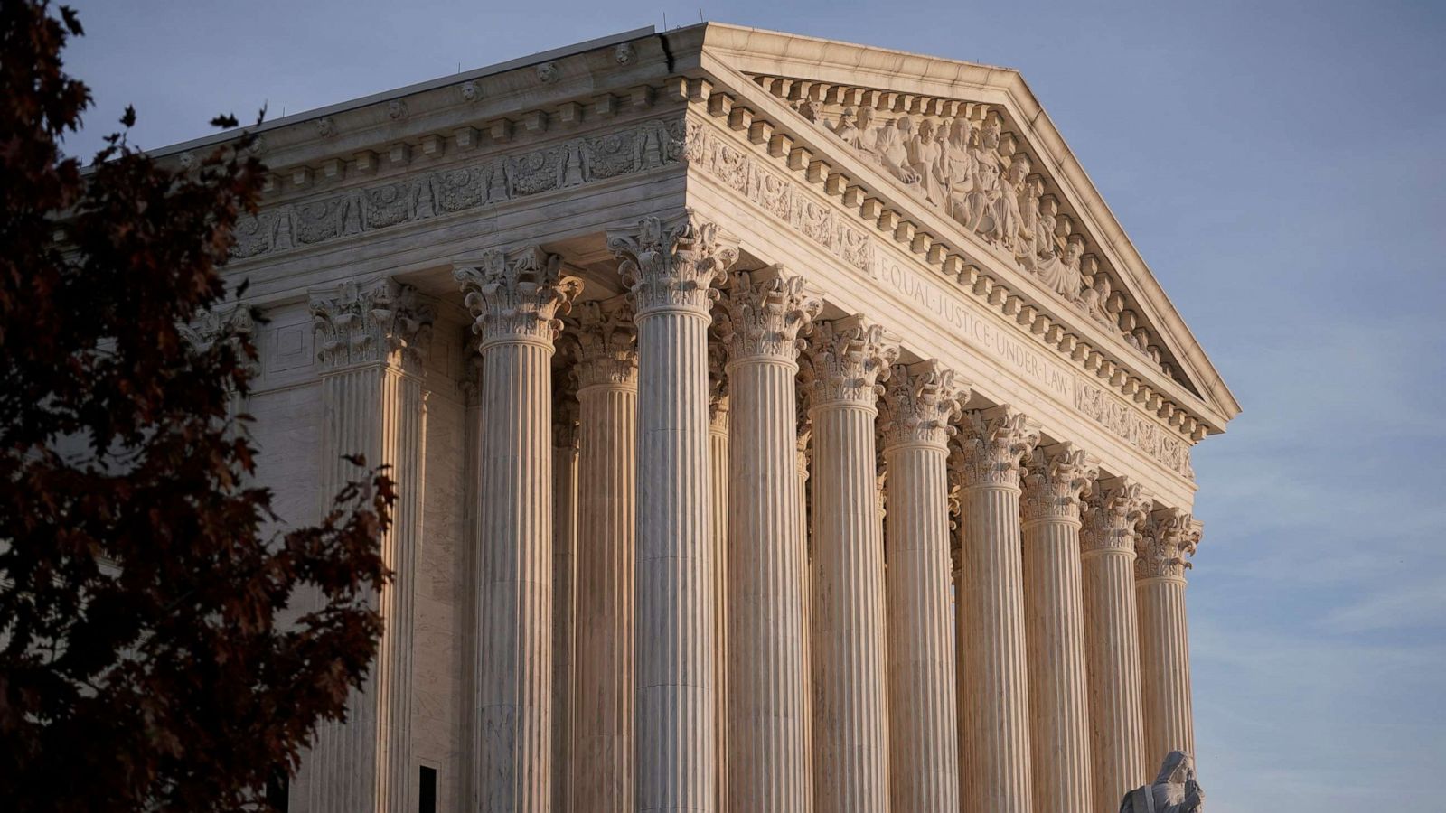 what does the constitution specify about the supreme court