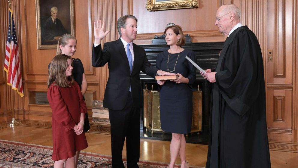 PHOTO: Retired Justice Anthony M. Kennedy, right, administers the Judicial Oath to Judge Brett Kavanaugh in the Justices' Conference Room of the Supreme Court Building, Oct. 6, 2018.