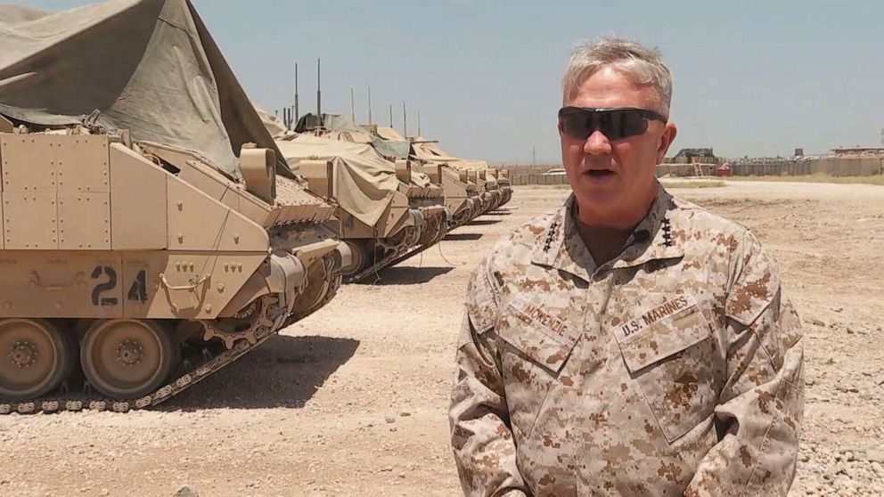 PHOTO: General Kenneth McKenzie visits Syria, May 21, 2021.