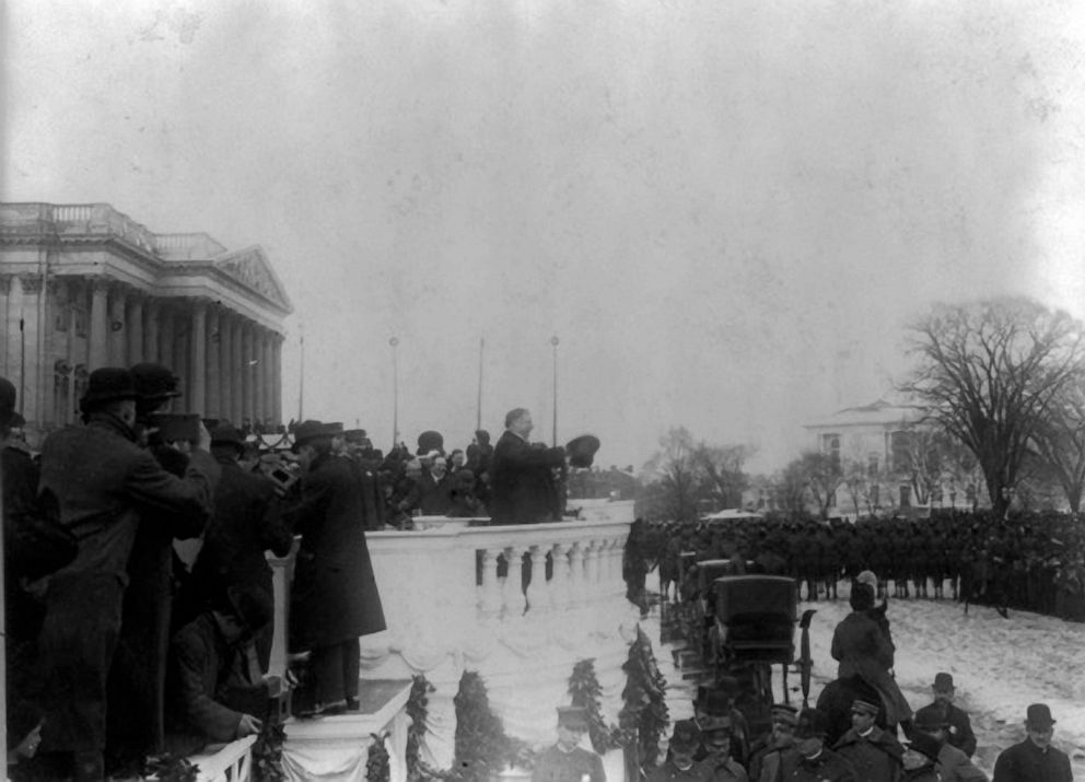 PHOTO: William Howard Taft acknowledges the cheers of the crowd at his inauguration in Washington, D.C., March 4, 1909.