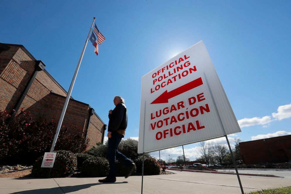 PHOTO: A sign points potential voters to an official polling location in Dallas, Feb. 26, 2020.