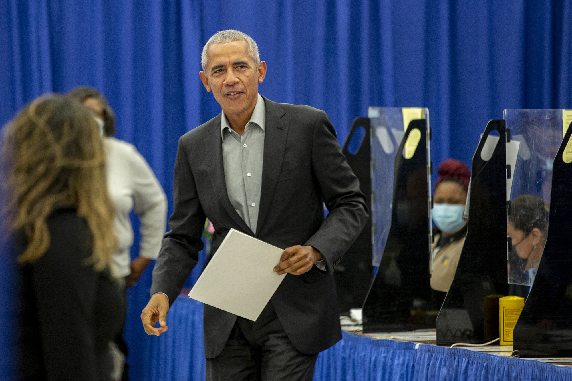 PHOTO: Former U.S. President Barack Obama goes to cast his vote at an early voting venue in Chicago, Oct. 17, 2022.