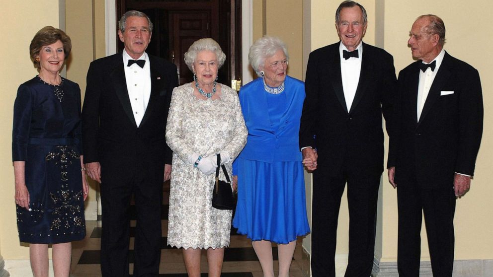 PHOTO: Britain's Queen Elizabeth II and the Duke of Edinburgh, right, stand for a group photo with President George Bush, his wife Laura, as well as his father and former President, George Bush Senior and wife Barbara in Washington, May 08, 2007.