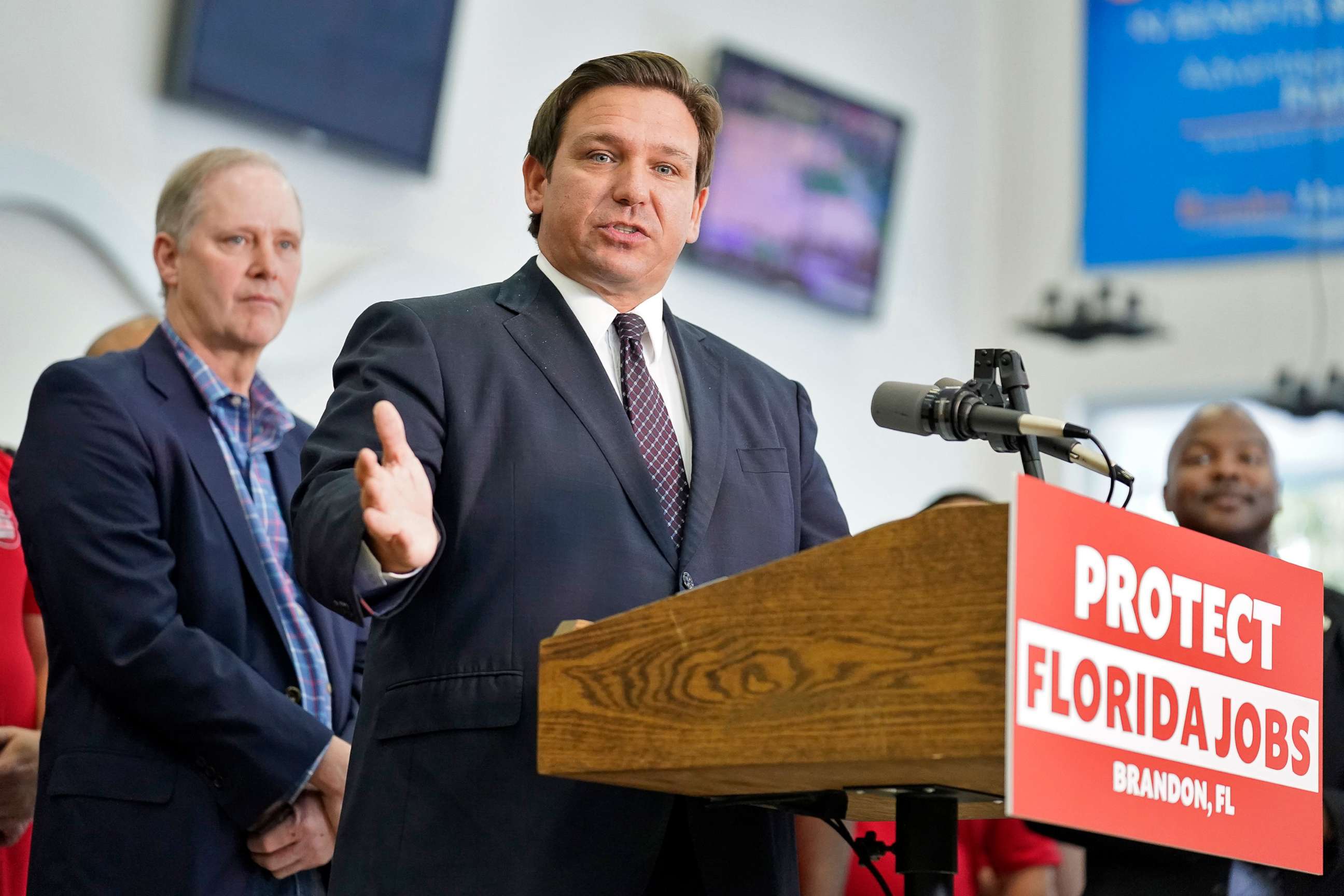 PHOTO: Florida Gov. Ron DeSantis speaks to supporters and members of the media after a bill signing in Brandon, Fla., Nov. 18, 2021.