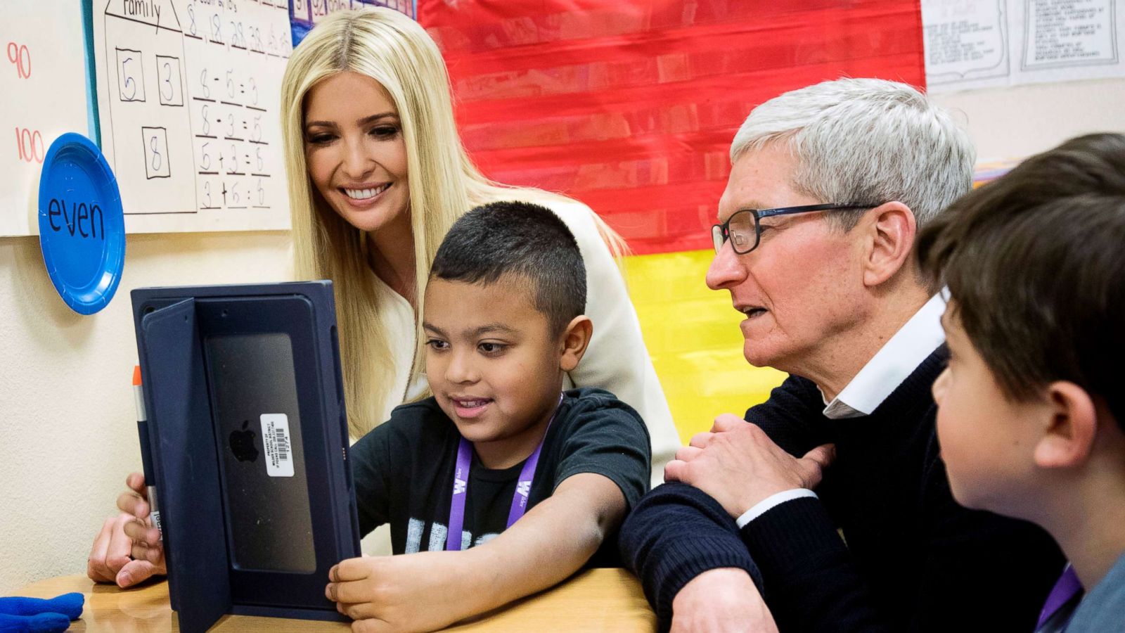 semester Ørken september Ivanka Trump gets a first-hand look at tech partnership with Apple - ABC  News