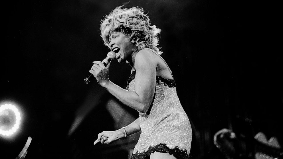 PHOTO: American R&B and Pop singer Tina Turner performs onstage at the World Music Theater, Tinley Park, Illinois, June 28, 1997.