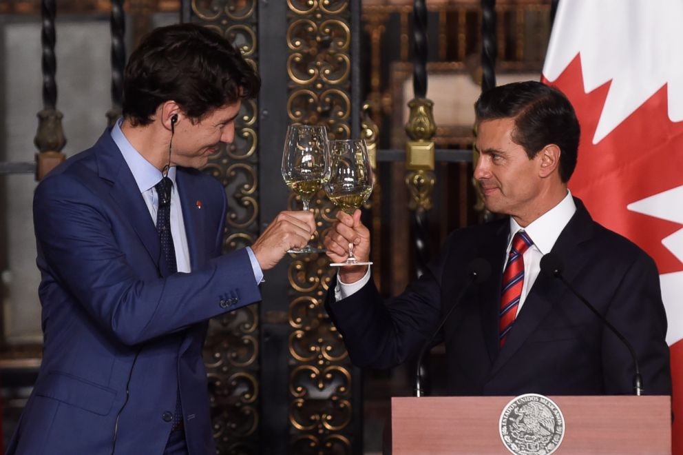 PHOTO: Canadian Prime Minister Justin Trudeau, left, and Mexican President Enrique Pena Nieto make a toast following a meeting at the presidential palace in Mexico City on Oct. 12, 2017. 