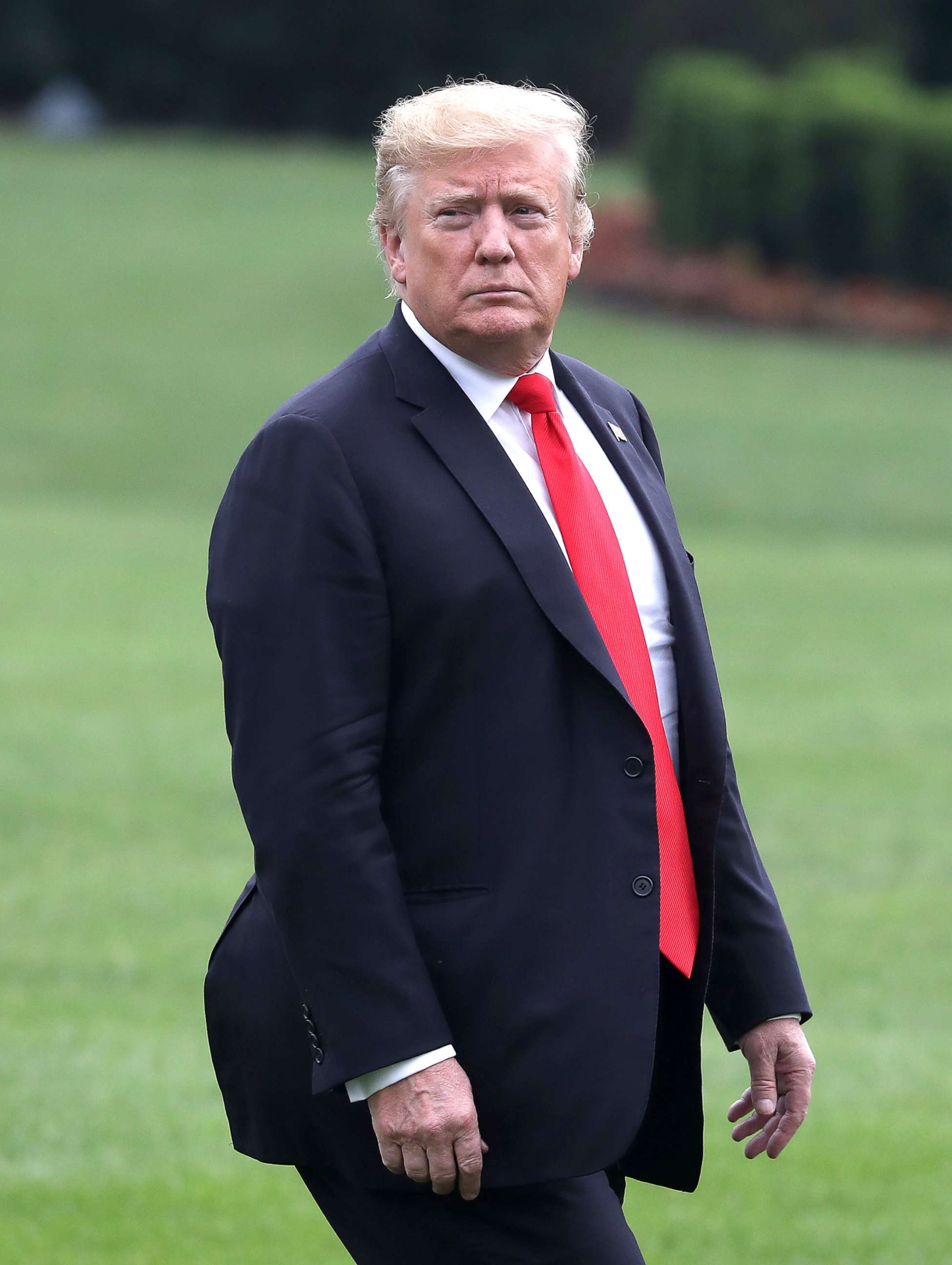 PHOTO: President Donald Trump walks toward the Oval Office after returning back to the White House from a trip to New York, May 17, 2019. 
