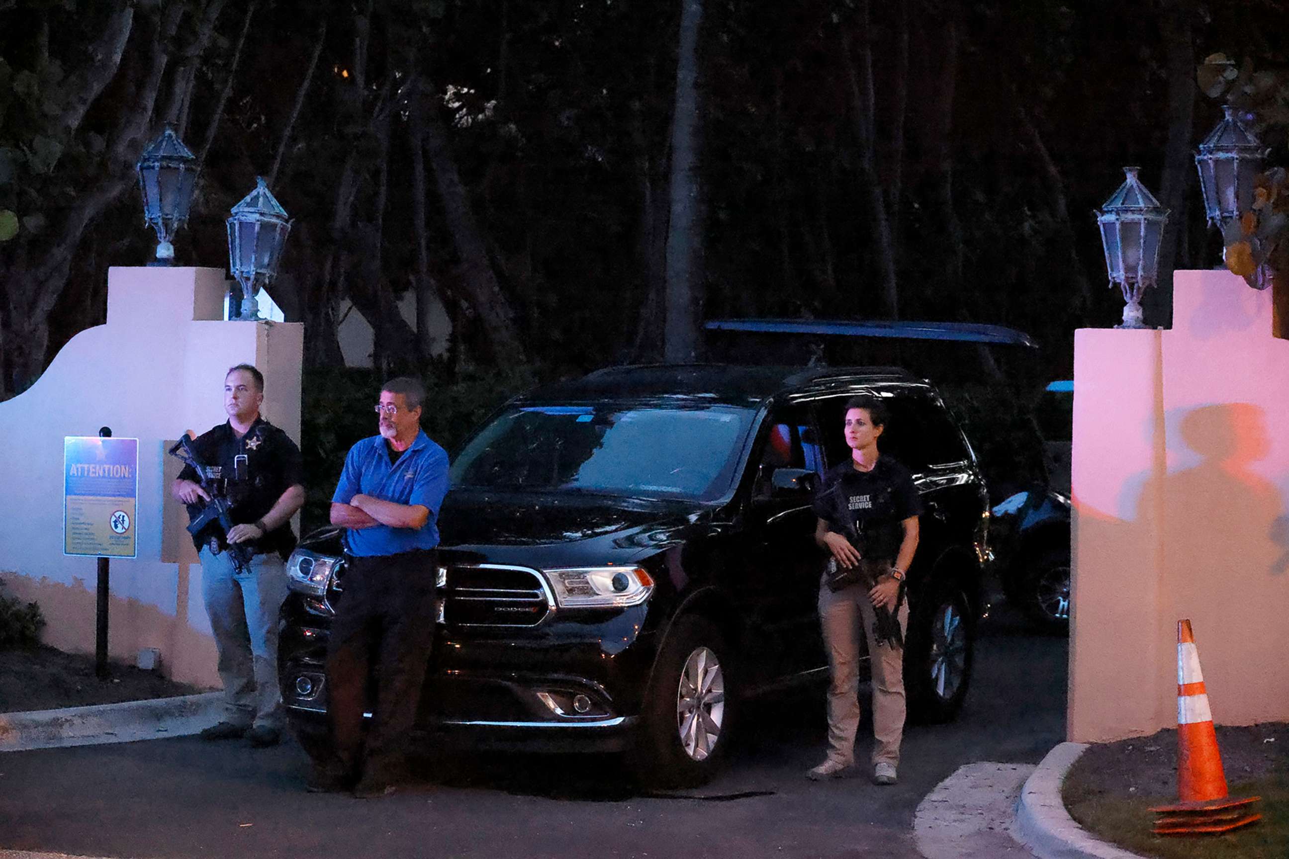 PHOTO: Armed Secret Service agents stand outside an entrance to former President Donald Trump's Mar-a-Lago estate, late Monday, Aug. 8, 2022, in Palm Beach, Fla.