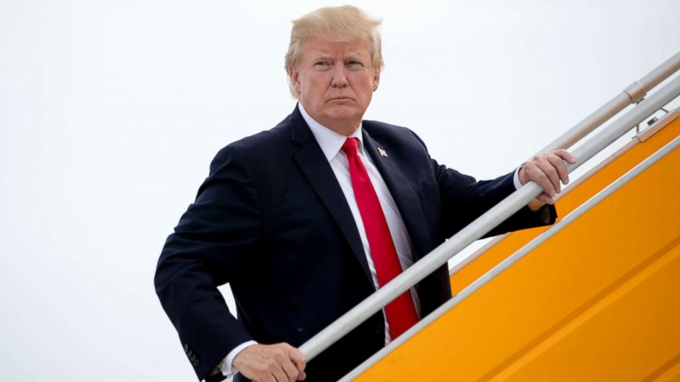 President Donald Trump boards Air Force One at Da Nang International Airport in Da Nang, Vietnam, Nov. 11, 2017 to travel to Hanoi, Vietnam. 