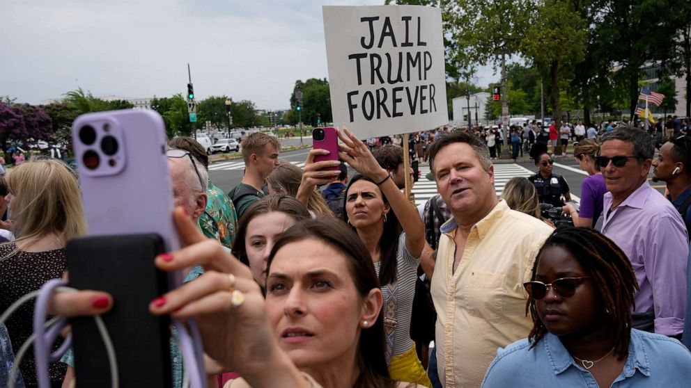 PHOTO: People try to catch a glimpse of the motorcade of former U.S. President Donald Trump as he arrives at the E. Barrett Prettyman U.S. Court House on Aug. 3, 2023 in Washington, D.C.